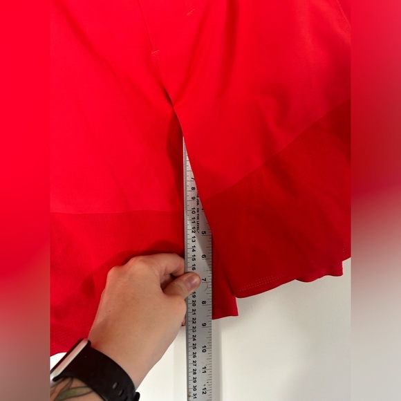 BNWOT Lululemon Train To Beach Short Red Size Small - Picture 3 of 7